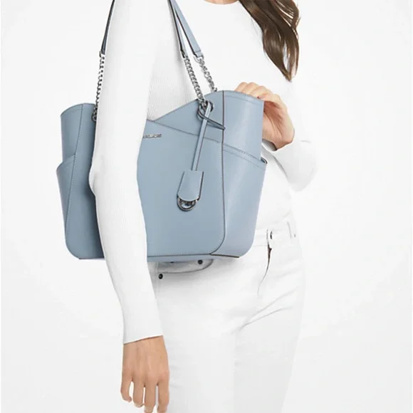 MICHAEL KORS
Jet Set Large Saffiano Leather Shoulder we Tote Bag
PALE BLUE - Picture 3 of 3